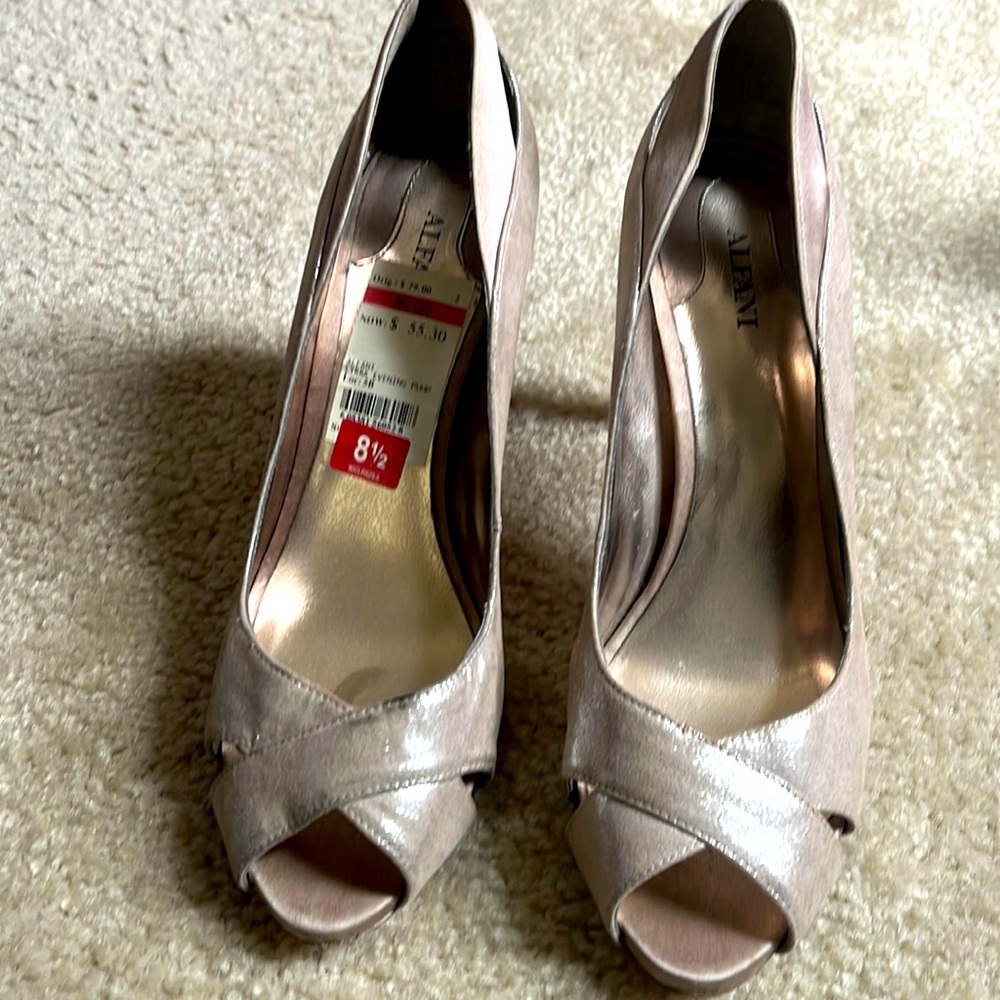 Heel event shoe.